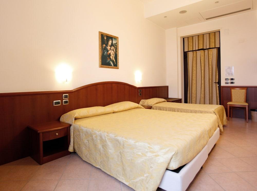 Garda Family House Hotel Castelletto Di Brenzone