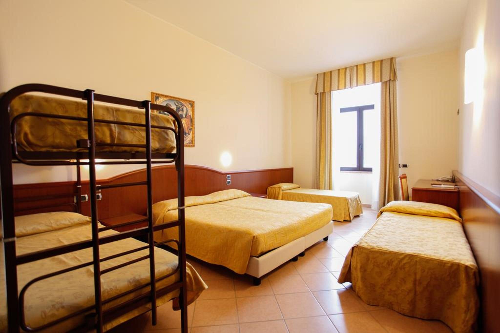 Garda Family House Hotel 2*